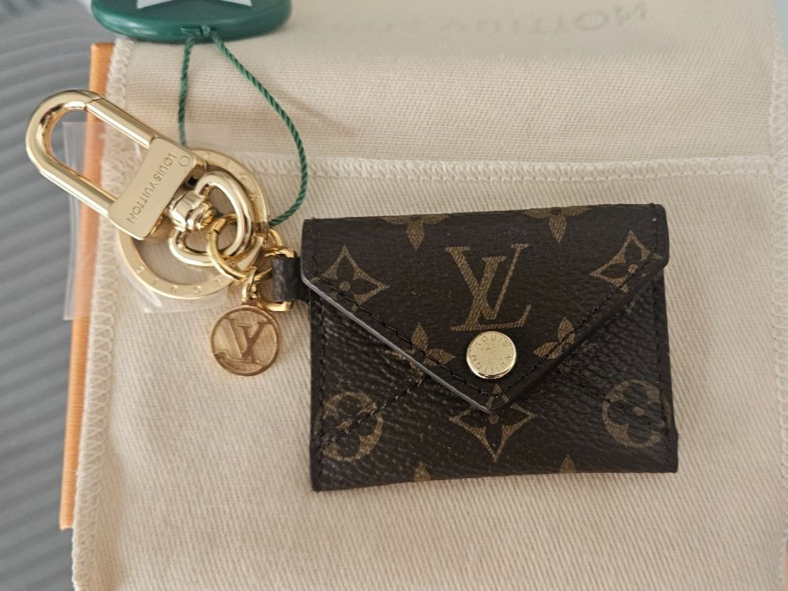 Louis Vuitton Portachiavi: Louis Vuitton Kirigami Pouch Bag Charm – Nuovo e nell'imballaggio originale da Zürich venduto da roc_sm7z 2