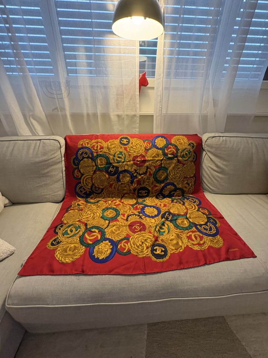 Chanel Foulards, Tücher & Schals: CHANEL Schal – Gebraucht aus Rotkreuz von Vintage_lover1