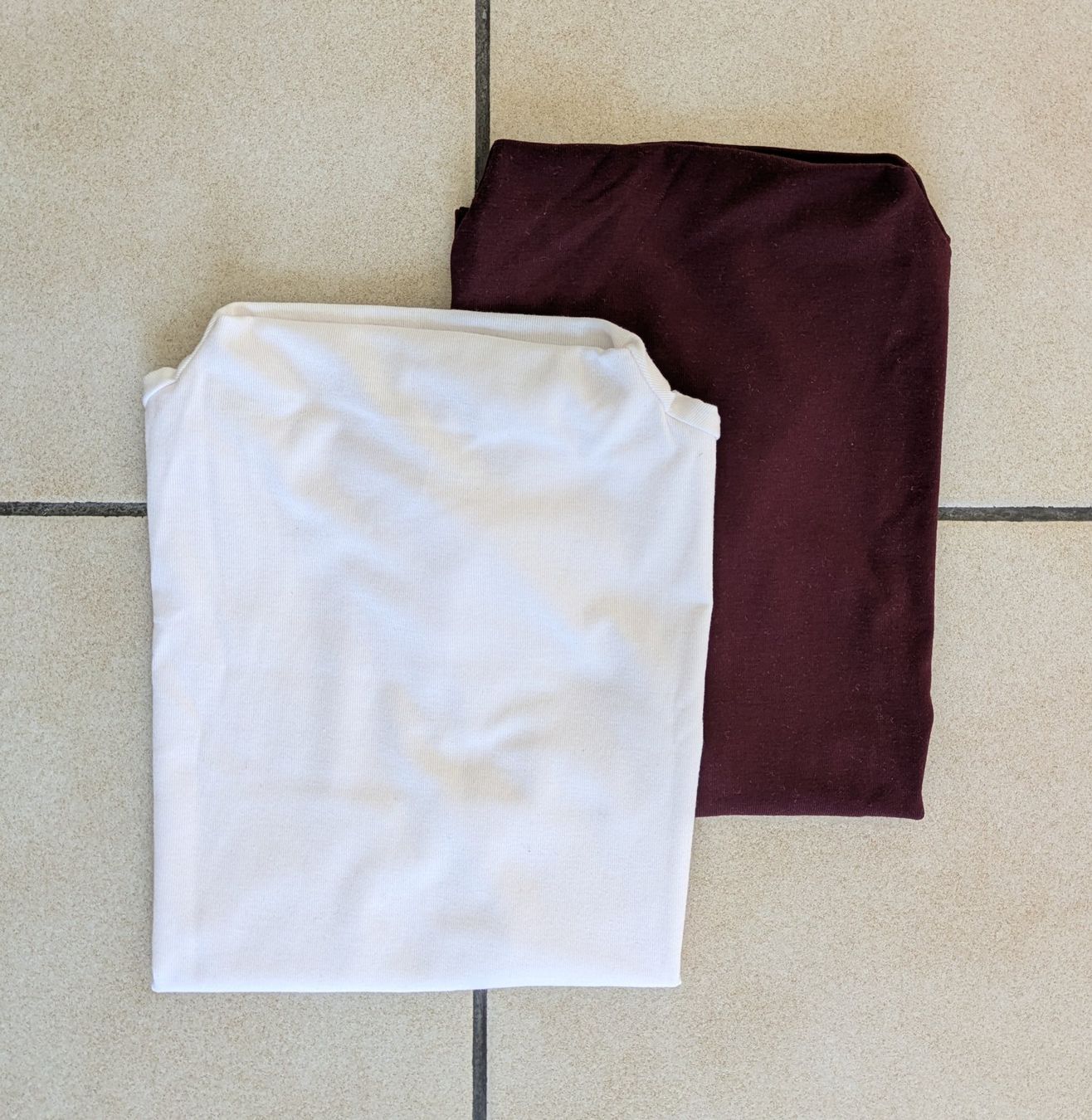 Shein T-shirt: T-Shirts "Shein" Gr. S - Set mit 2 - neu – Nuovo (secondo la descrizione) da Bonstetten venduto da Scoutinggirl