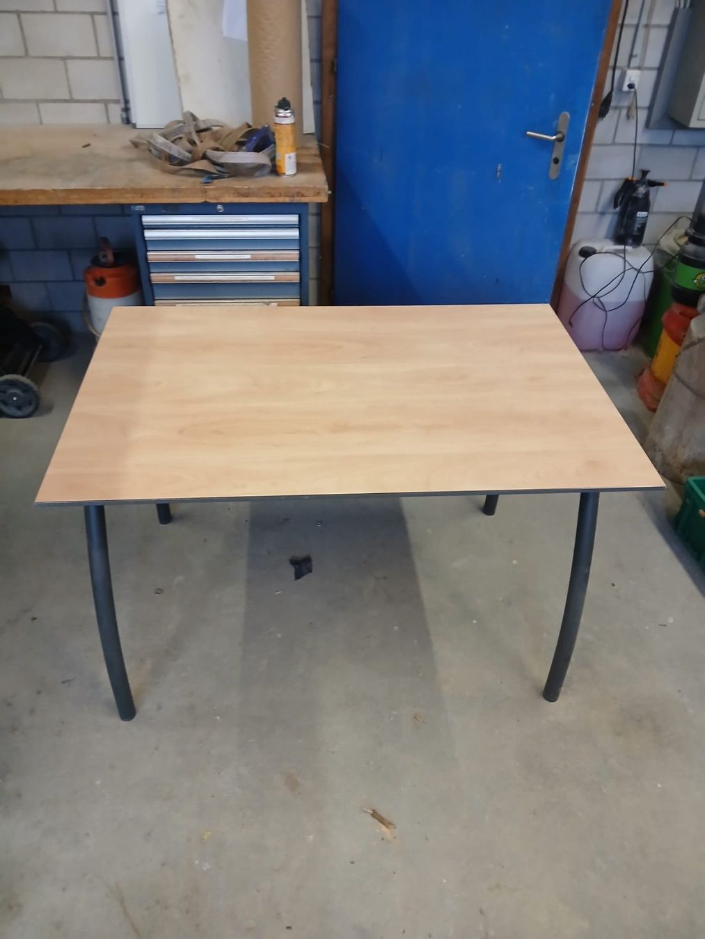 Scrivanie: Bürotisch Holz 1.20m x 0.80m – Usato da luterbach venduto da boxster4