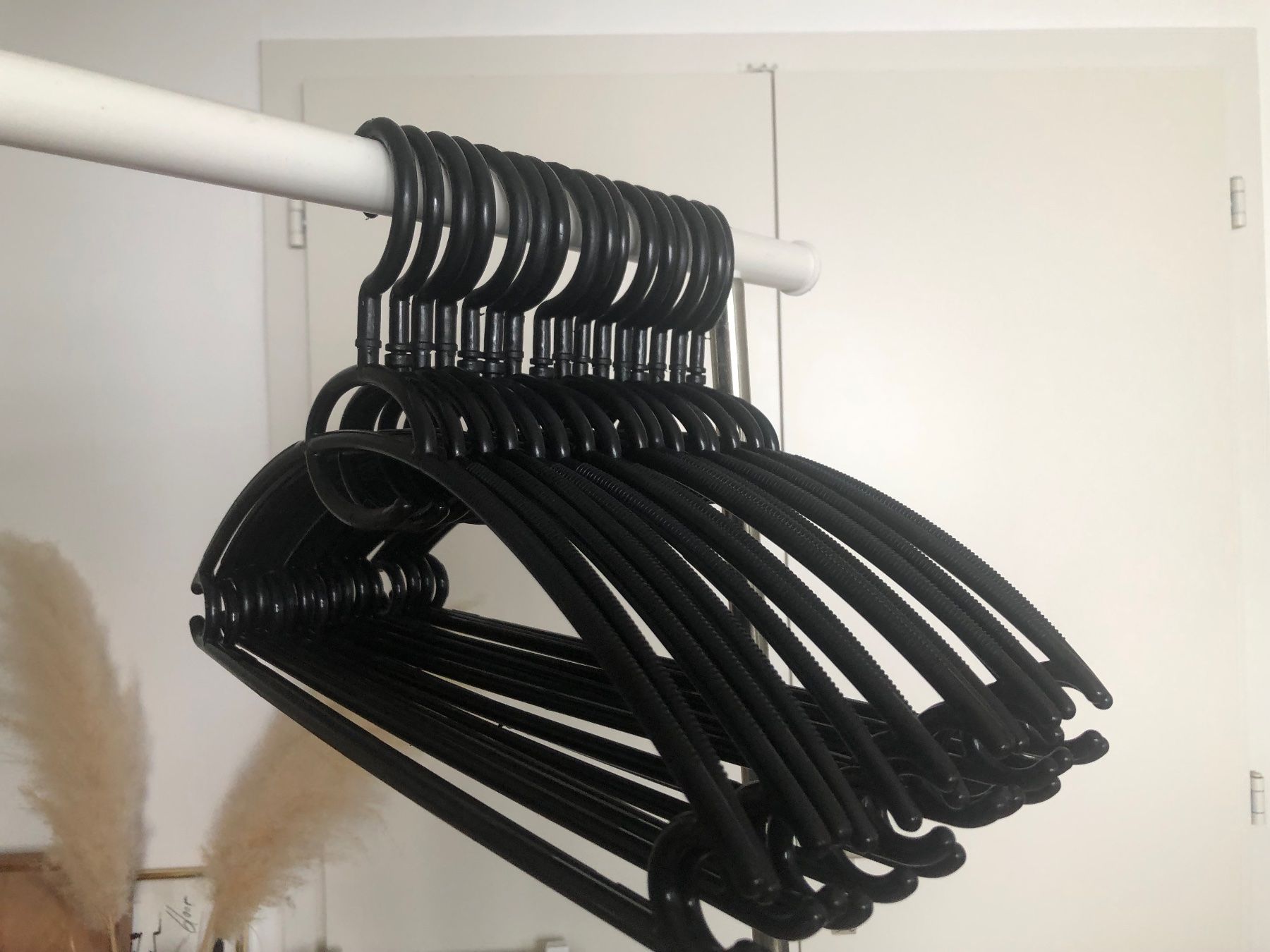 Appendiabiti: Kleiderbügel schwarz 16 Stk. neu – Usato da Zürich venduto da ricarda_777