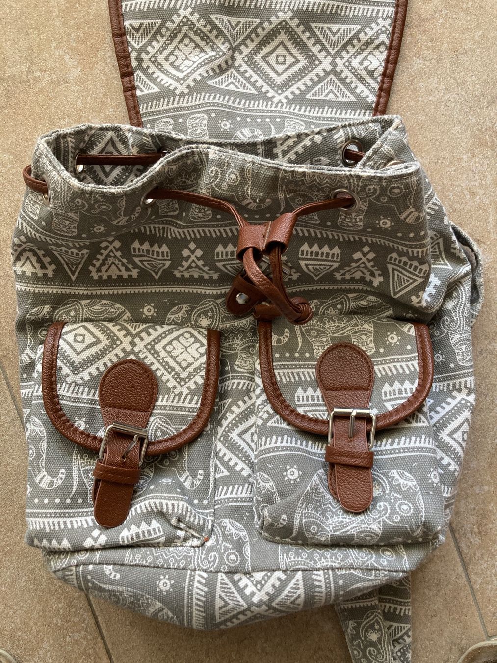 Zaini: Rucksack mit Elefantenmuster, Chicorée – Usato da Gelterkinden venduto da froggy80 3