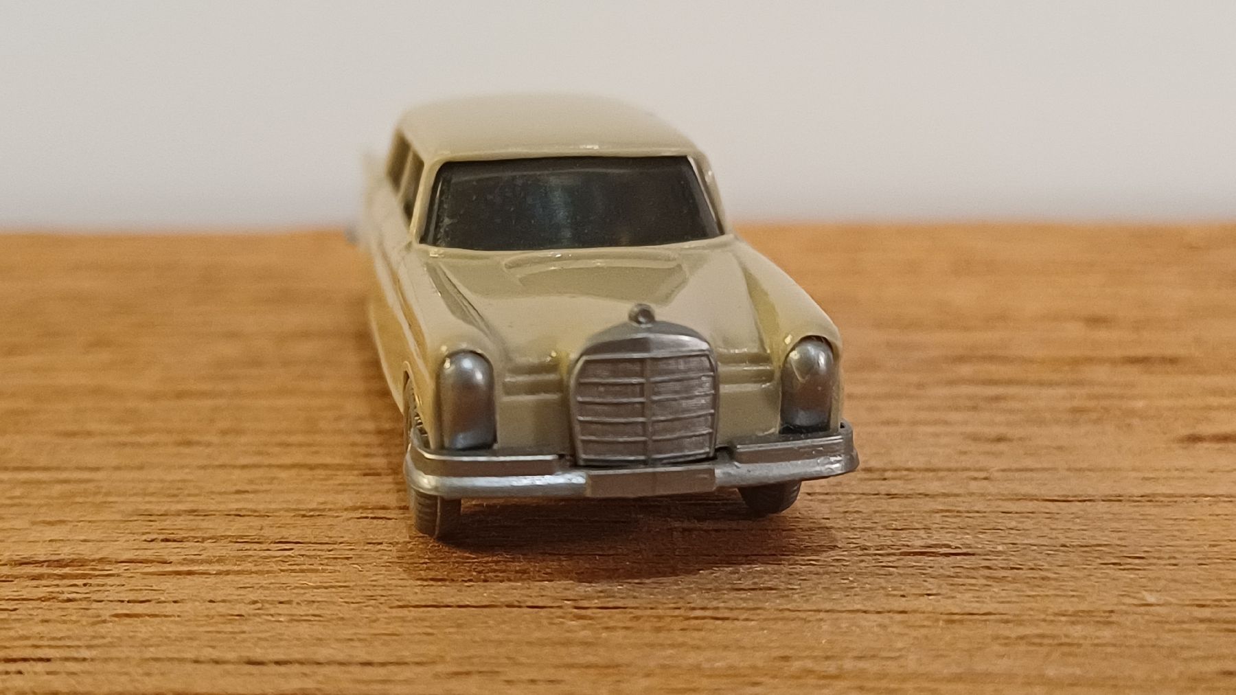 Wiking Modellautos: Mercedes 220 S von Wiking – Gebraucht aus Uznach von Katinka83 5