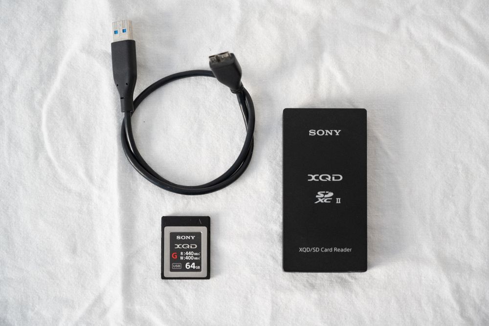 Sony XQD SD Card Reader und 64GB Sony XQD-Speicherkarte (Gebraucht) in ...