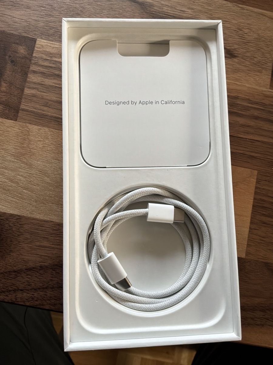 Apple Telefoni cellulari / Smartphones: iPhone 15 Plus, Noir, 93% batterie, 128GB – Usato da Sion venduto da papette 7