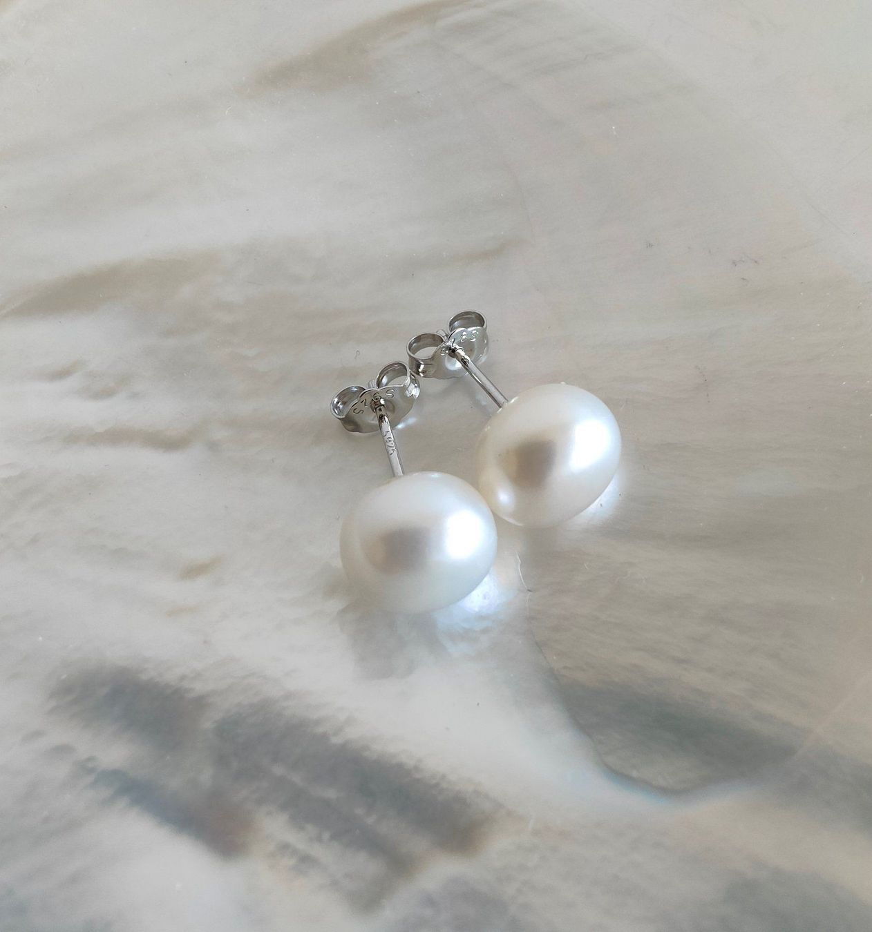 Ohrringe & -stecker: Süsswasserperle Ohrstecker ca. 7mm, weiss – Neu und originalverpackt aus Rümlang von 21f
