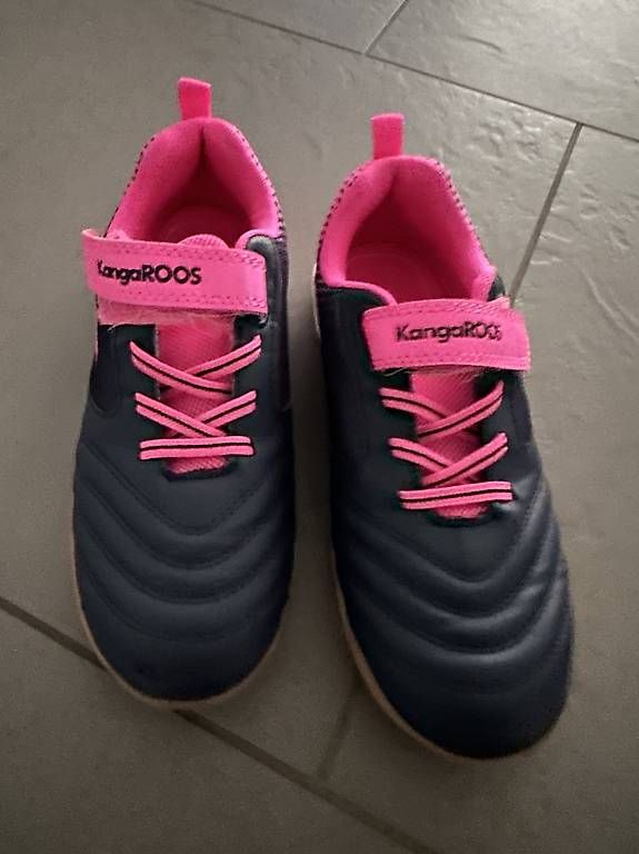Scarpe per ragazzi: KangaRoos Kinder Hallenschuh Gr 33 – Usato da Münchenstein venduto da Peke_