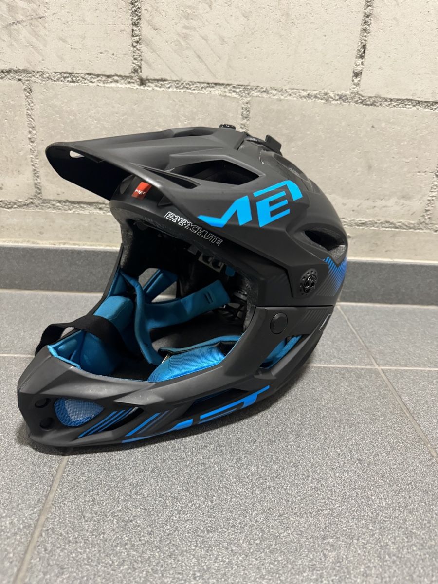 Caschi: MET Parachute Helmet black/blue – Usato da Chur venduto da mau_pmy7