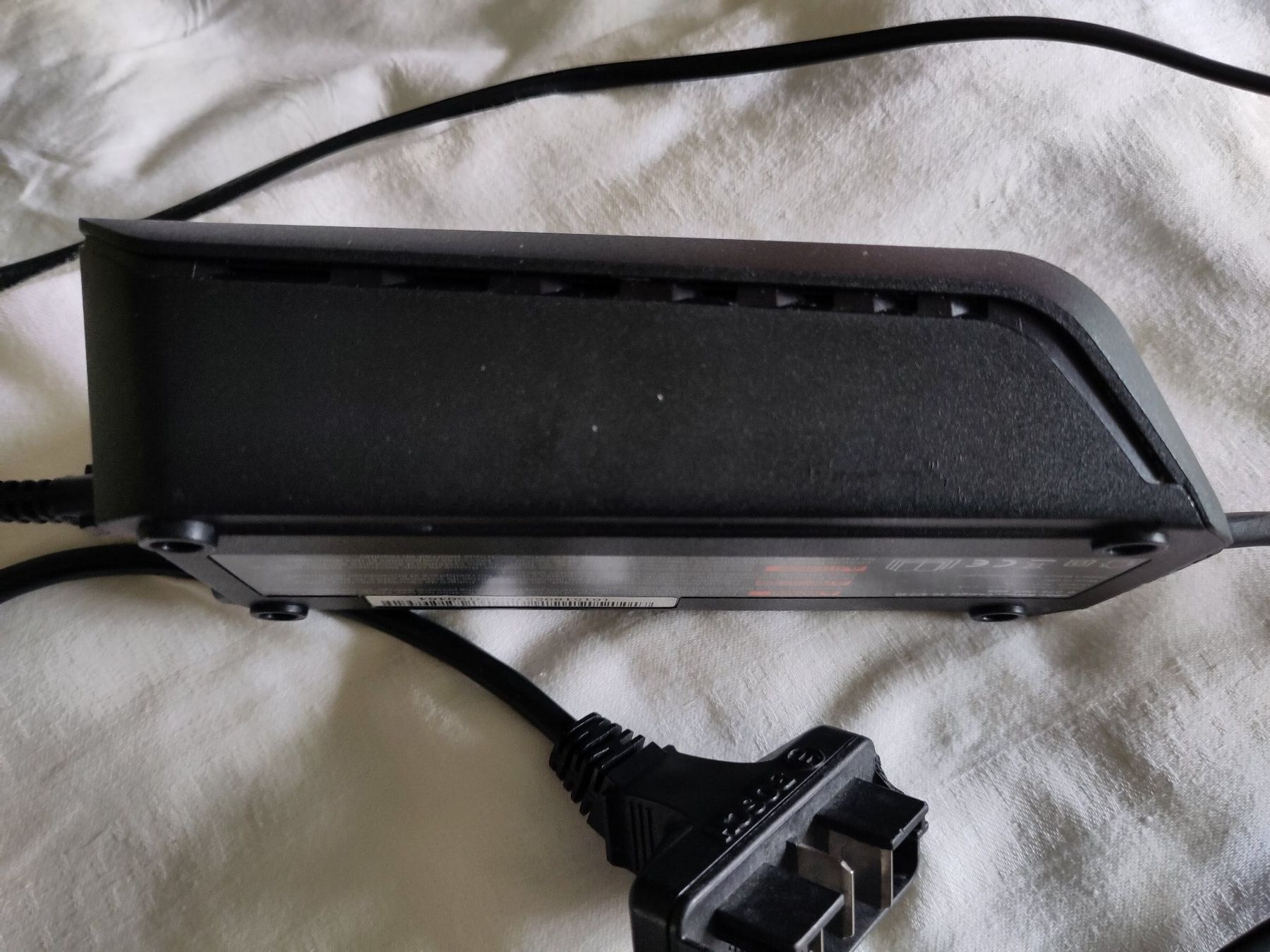 Bosch Caricabatterie: ebike battery charger Bosch 36V 4A – Usato da Develier venduto da Loricaire0 1
