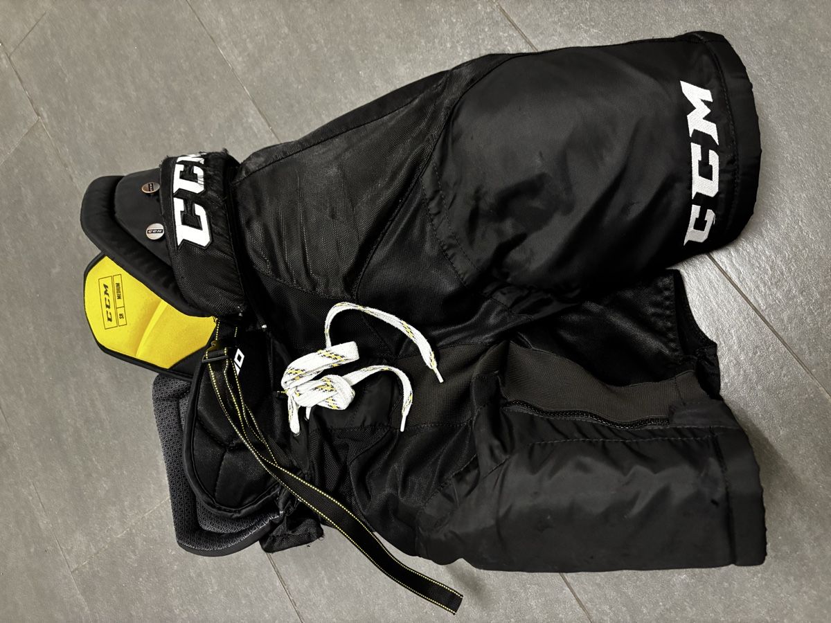 Ccm Pantaloni: CCM Eishockey Hose Senior M – Usato da Diepoldsau venduto da 5RO5WE