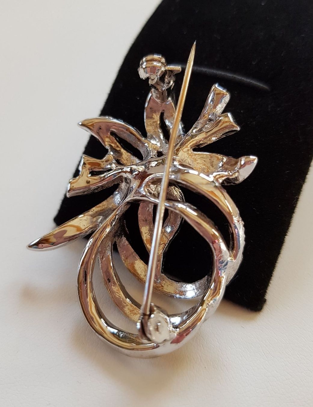Broches & Aiguilles: Brosche mit Strasssteinen – D'occasion à Wald ZH par Silena02