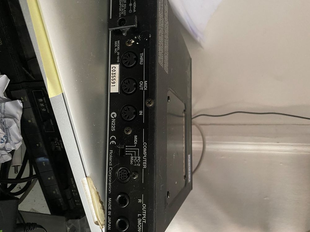 Sostituzione dell'alimentatore da 9 V per adattatore per modulo sintetizzatore vocale Roland JV-1010