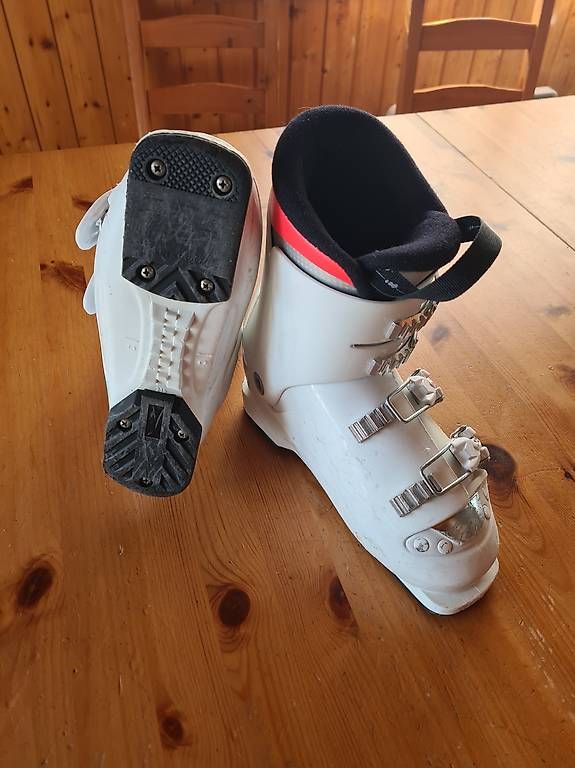 Scarpe per ragazzi: Chaussures ski 33 – Usato da Châtel-St-Denis venduto da max_fri 2