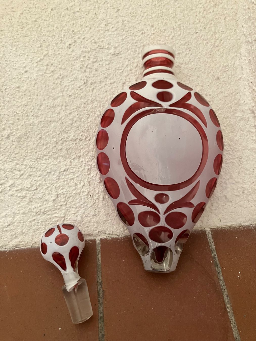 Bicchieri: Vintage Glas Deko Flasche mit rotem Dekor – Usato da Schlieren venduto da mvm01 1