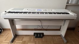 Piano Yamaha PortableGrand DGX-650