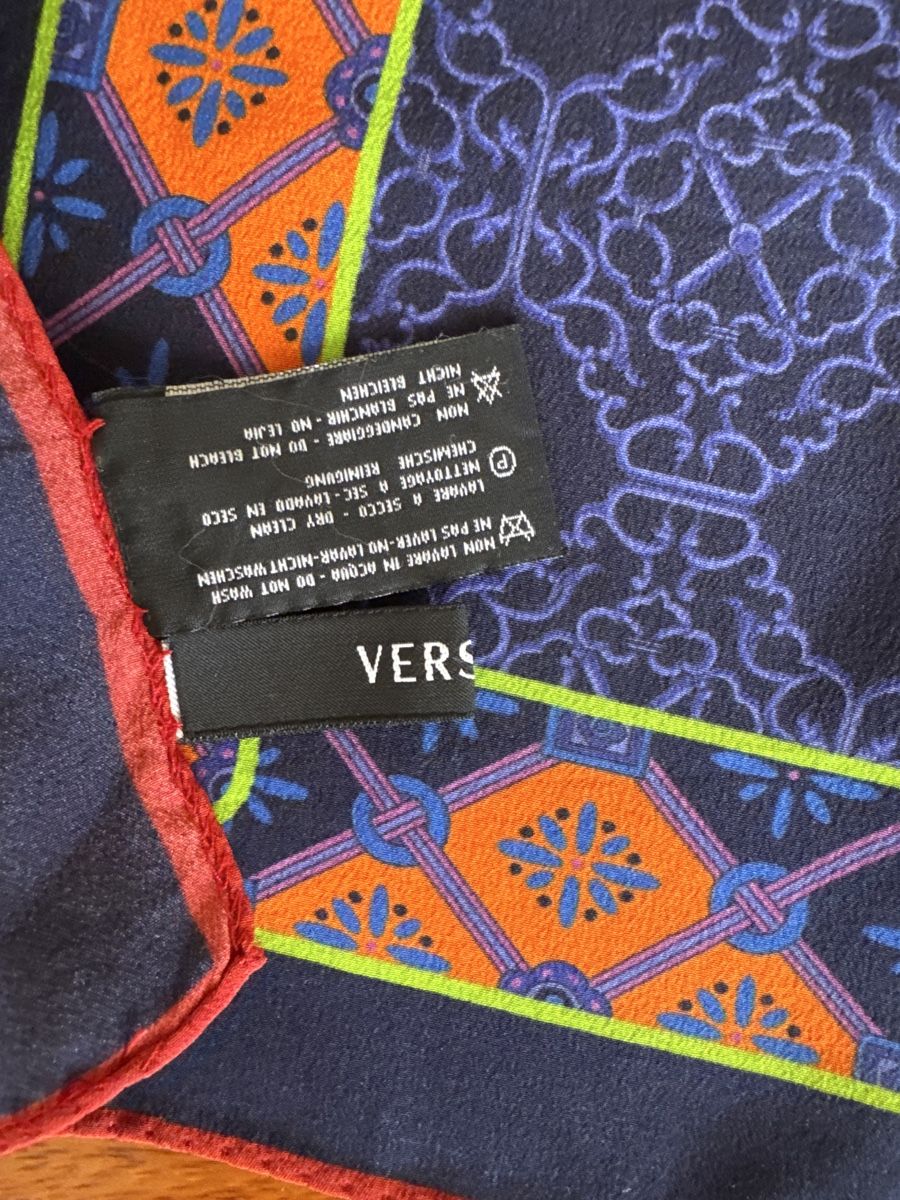 Foulard & Sciarpe: Versace Silk Scarf - Bold Geometric Pattern - Autumn Style – Nuovo (secondo la descrizione) da Montagnola venduto da jamylafy 1