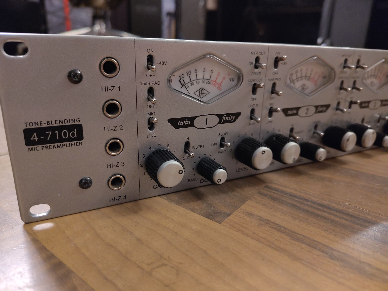 Amplificatori: Universal Audio 4-710d Mikrofonvorverstärker – Usato da Basel venduto da Loggae1 1