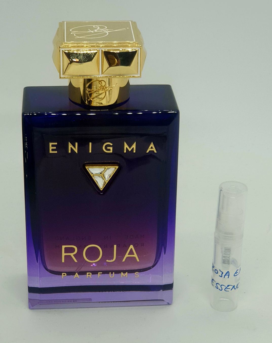 Parfums & Eau de Toilette: 2 ml ROJA ENIGMA ESSENCE DE PARFUM ABFÜLLUNG – Neuf (Voir description) à St. Gallen par CaliSunshine