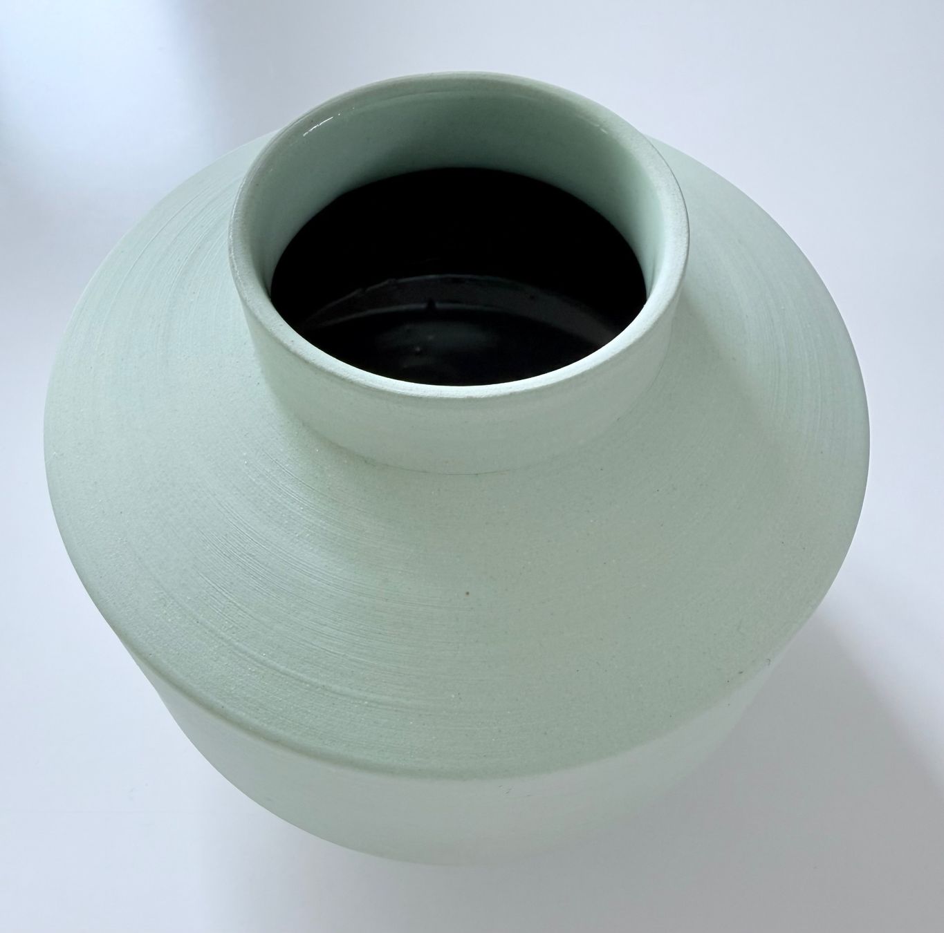 Vasen & Gefässe: Zartgrüne, moderne Vase – Gebraucht aus Luzern von Mamutpe 2