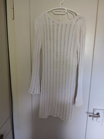 Strickkleid weiss langarm mit Rückenschnürung Zustand gut
