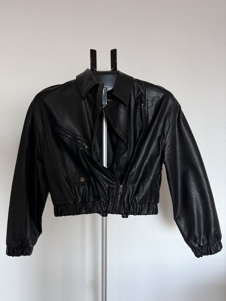 Giacche: FASHIONNOVA CROPPED KUNSTLEDERJACKE GRÖSSE S – Nuovo (secondo la descrizione) da Rorschacherberg venduto da drdupor