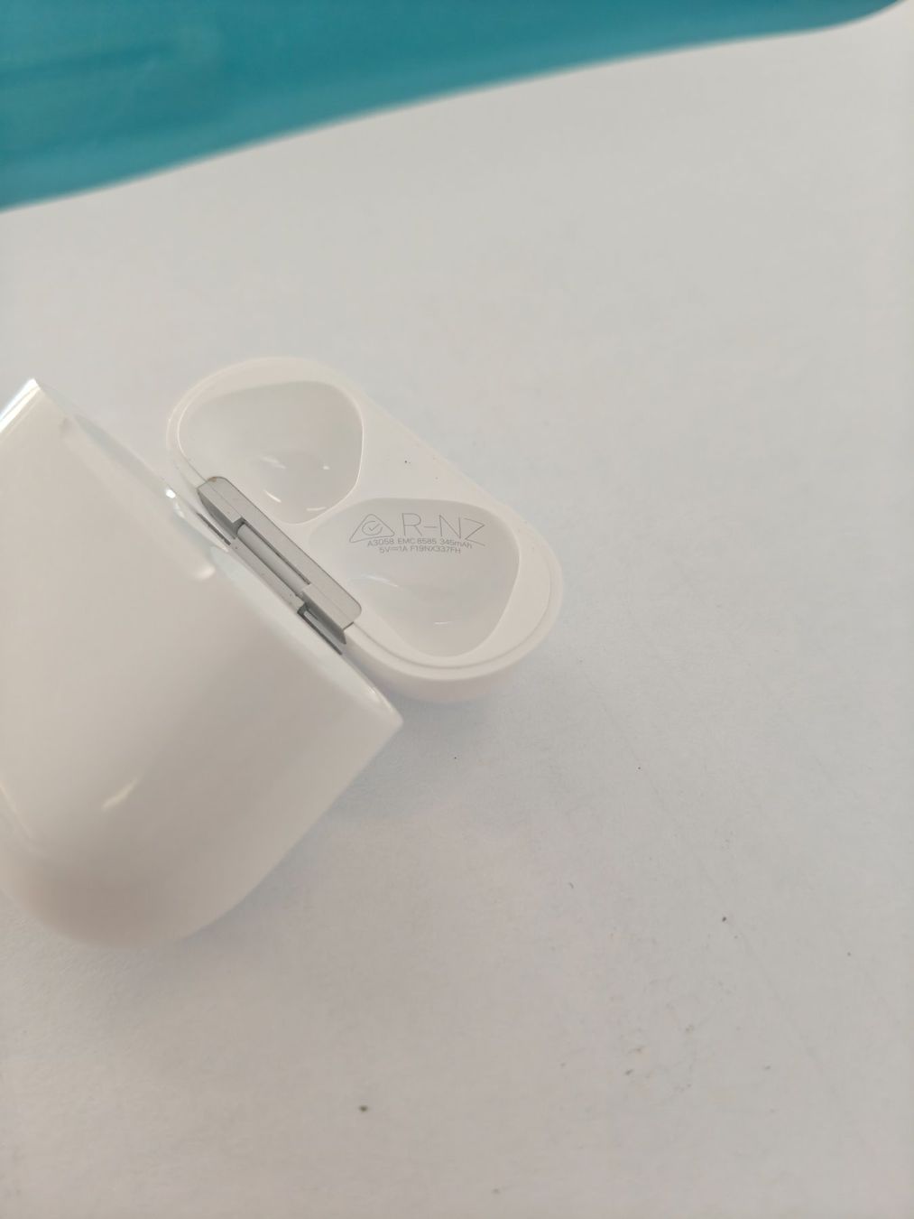 Apple Kopfhörer: APPLE AirPods 4 Charging Case – Gebraucht aus Mönchaltorf von addap 4