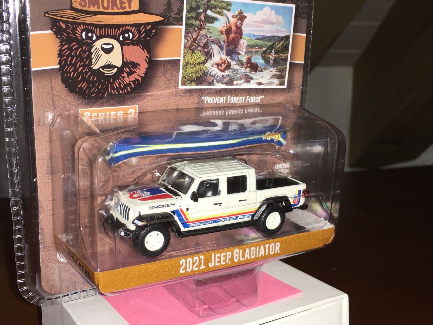 Jeep Modellautos: 21‘ Jeep Gladiator 1/64 Smokey Bear – Neu und originalverpackt aus Wohlen AG von PrivatSammlung 1