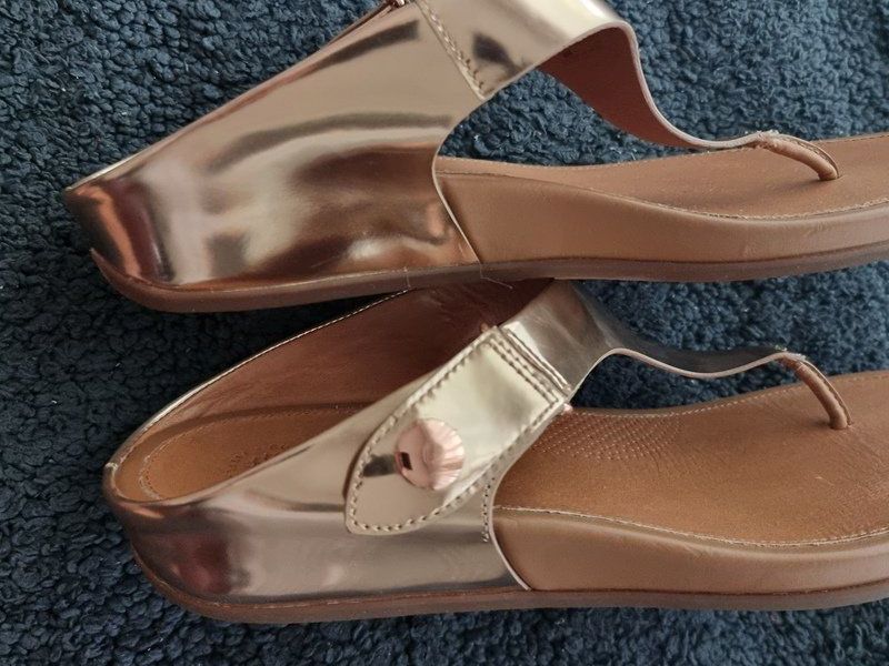 Fitflop Scarpe da donna: FITFLOP Slipper, gold / rotgold, Gr 40 – Usato da Basel venduto da Mamaree 4