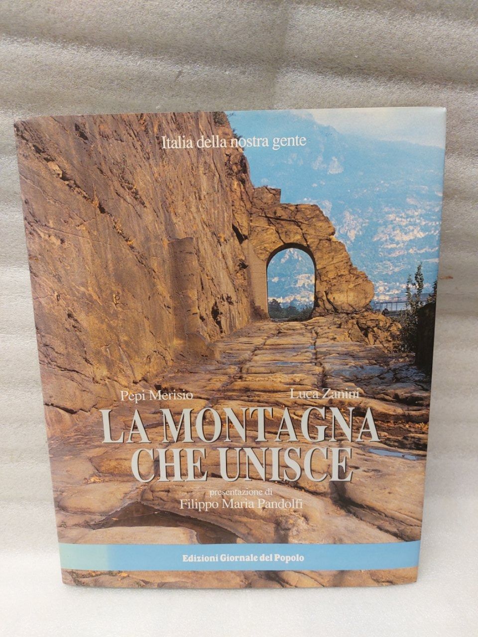 Libri: LA MONTAGNA CHE UNISCE. – Usato da Pambio Noranco venduto da Pol69