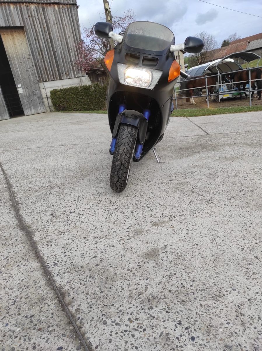 Honda Touring: Honda CBR1000 F – Difettoso da Reinach BL venduto da helifabi_1 1