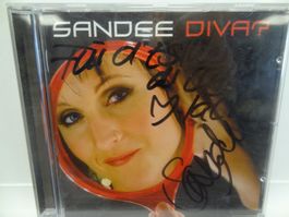 Sandee Diva , Signiert