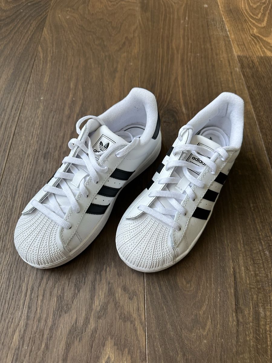 Chaussures garçon: Adidas Superstar Gr. 35 – D'occasion à Muntelier par sandberg5