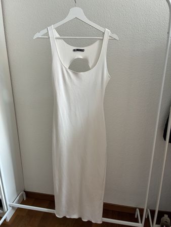 Robe longue Zara dos nu couleur blanc taille M