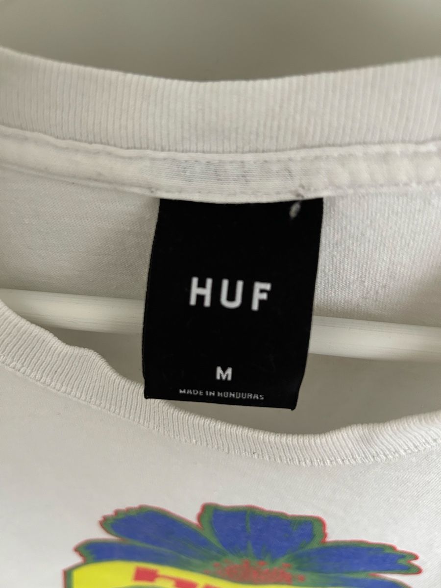 T-shirt: Huf Tshirt – Usato da Baar venduto da sirostoecklin 1