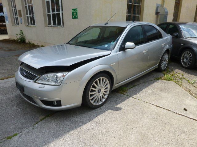 Ford Mondeo ST 220