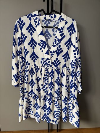 Kleid mit blauem Muster Grösse M neuwertig