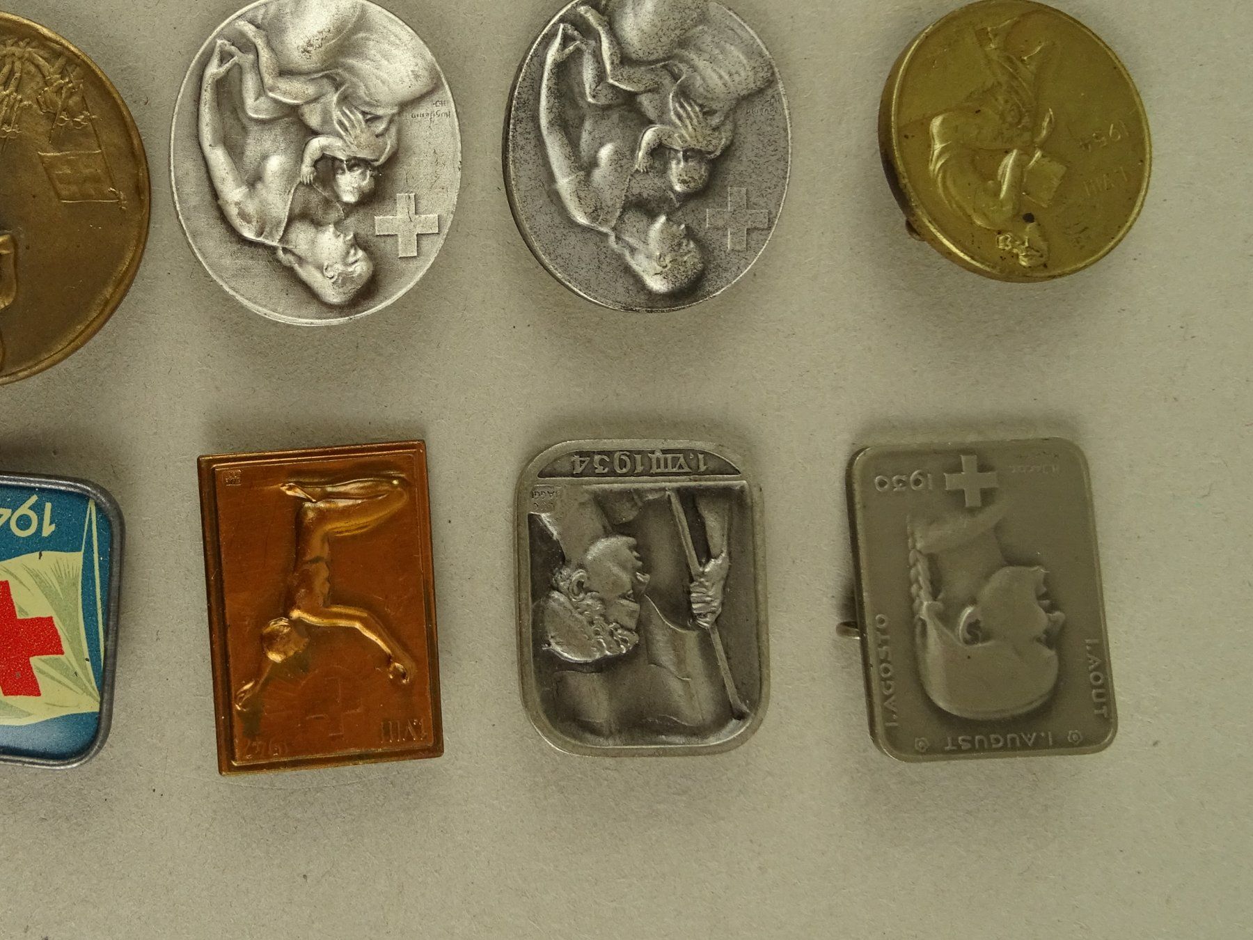 Placchette & Badge: 10 ALTE 1. AUGUST ABZEICHEN – Usato da Grüningen venduto da Kartensammler 1