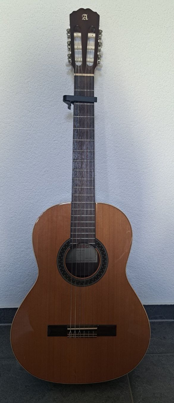 Alhambra Musikinstrumente: Alhambra Kindergitarre Kat. 1 C Set – Gebraucht aus Härkingen von Cbacco