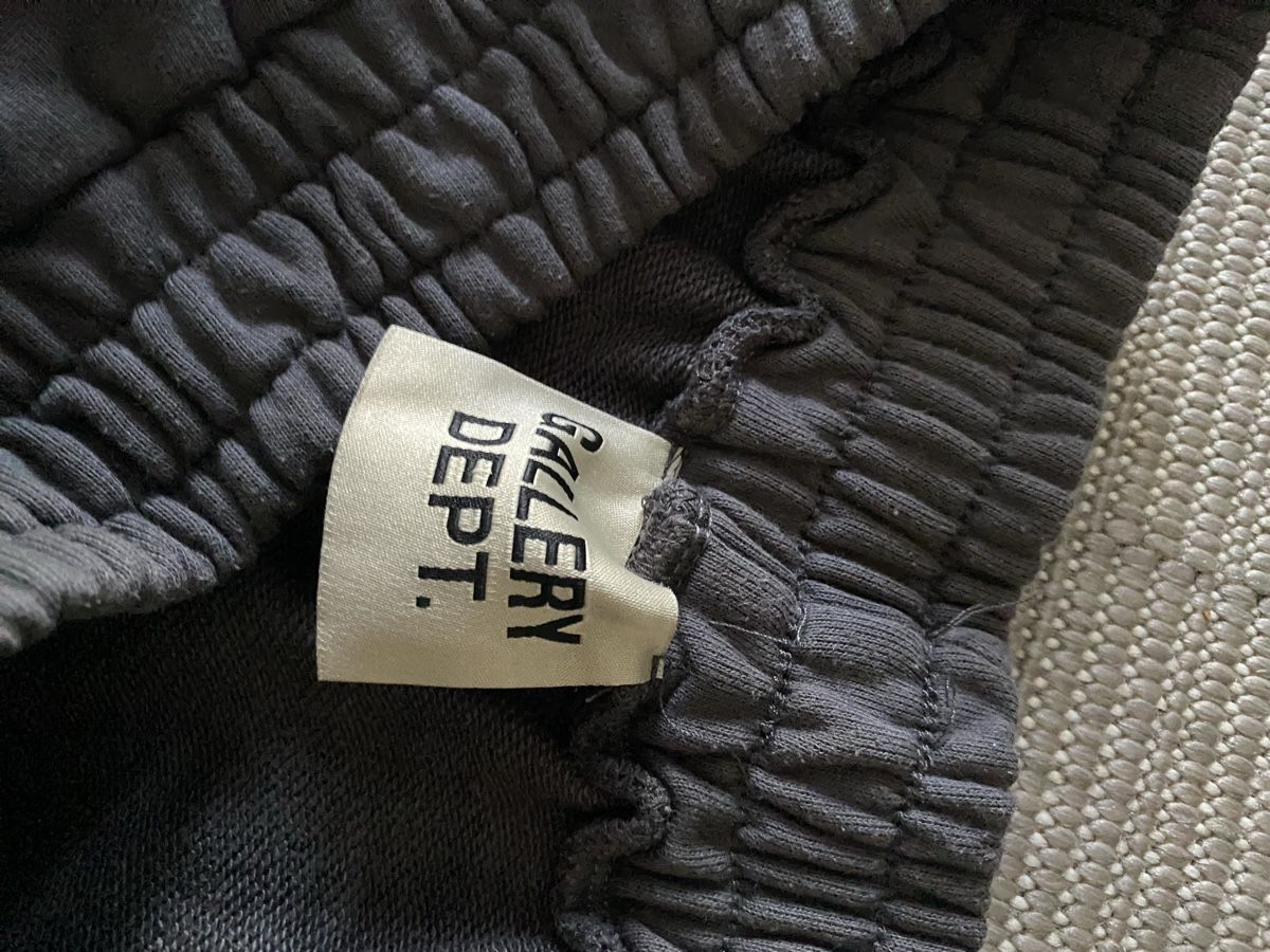 Hosen: Shorts grau L – Defekt aus Basel von Lorik.Serifi1 1