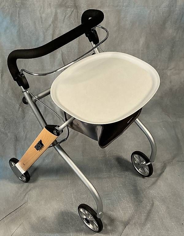 Ausili per la deambulazione: Trust Care Lets Go Indoor Rollator mit Tablett & Tasche – Usato da Pfeffingen venduto da Tackiboy