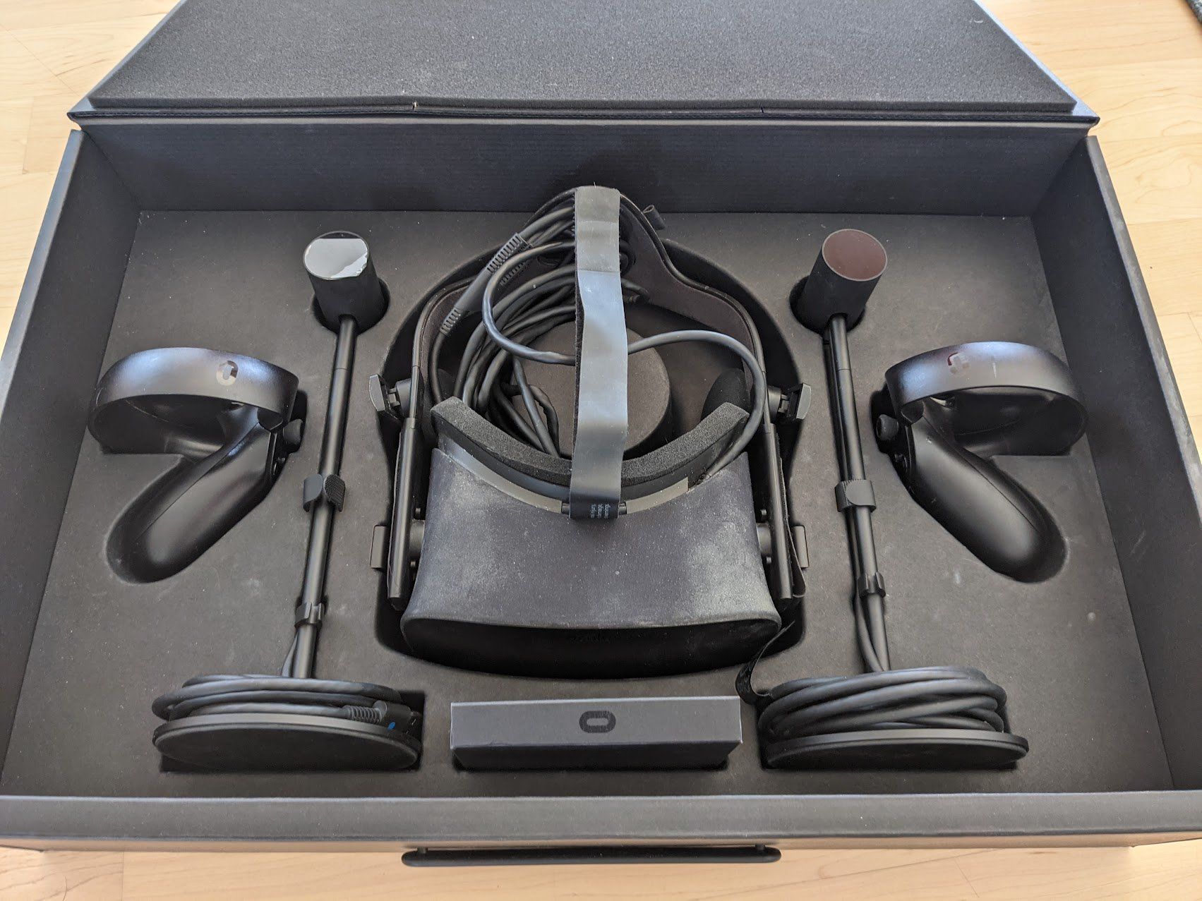 Meta Casco VR: Oculus Rift VR Headset mit Controllern und Zubehör – Usato da Dübendorf venduto da Tpghost 2