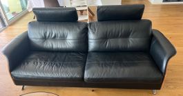 Ledersofa mit Nussbaum