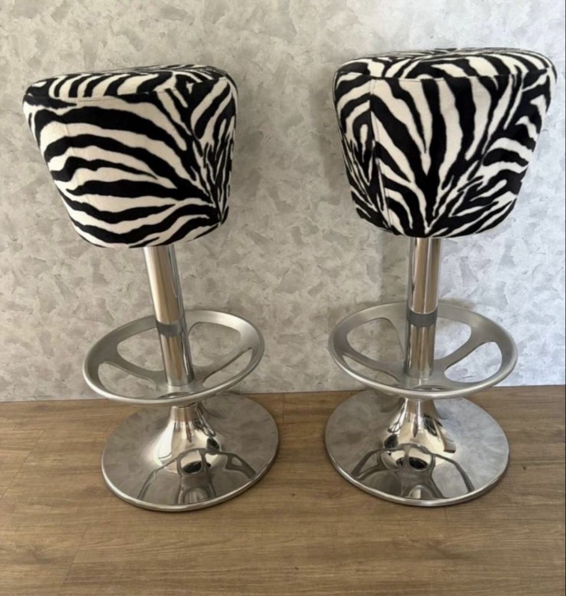 Hocker: Barhocker Zebra – Gebraucht aus Safenwil von taschenlady