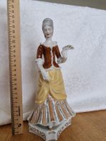 Elegante Porzellanfigur von Hollohaza, Ungarn. Top!