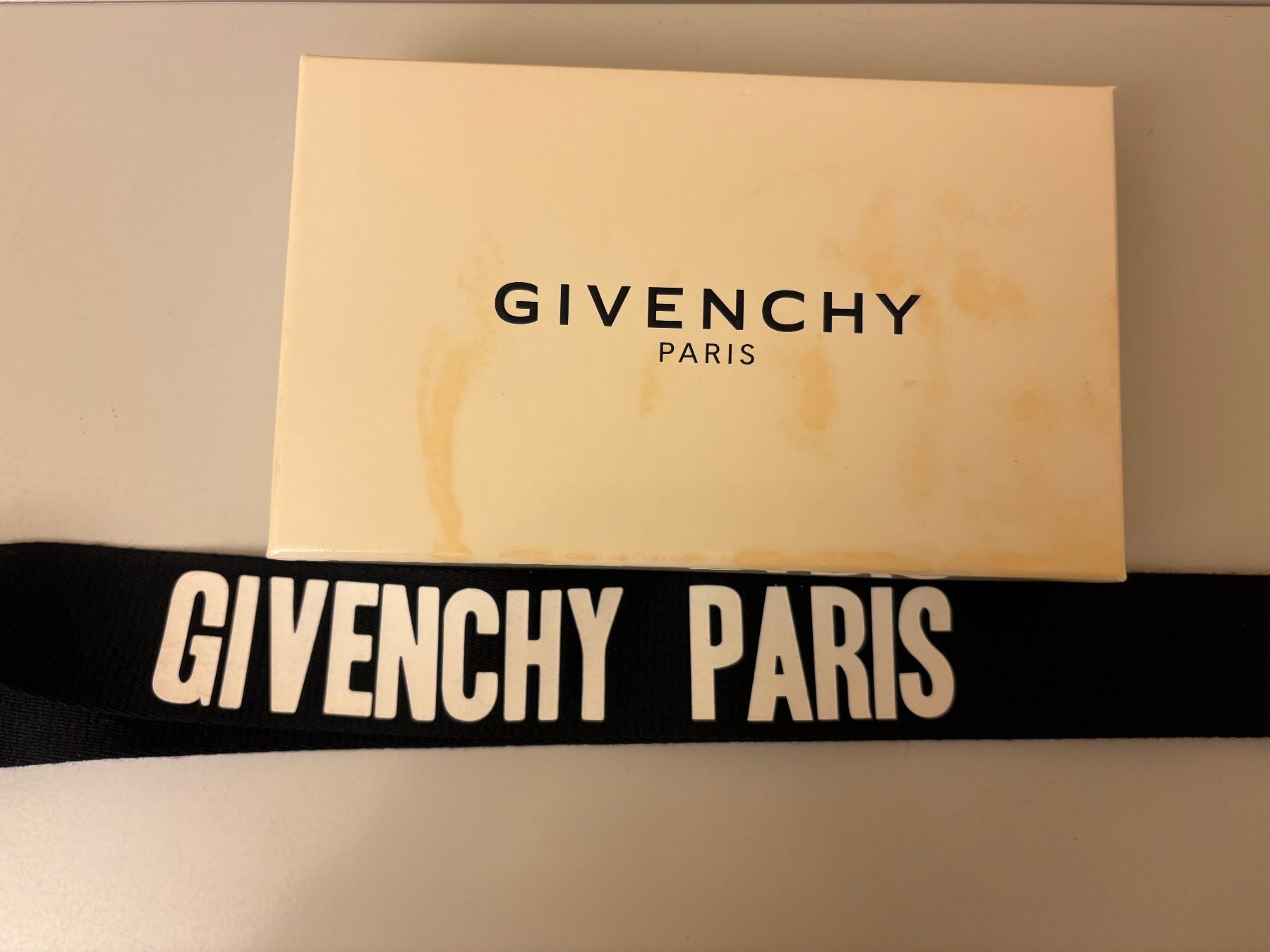 Givenchy Portachiavi: PORTE-CLE GIVENCHY - NEUF 100% AUTHENTIQUE – Nuovo e nell'imballaggio originale da Morges venduto da Bubblecut 2