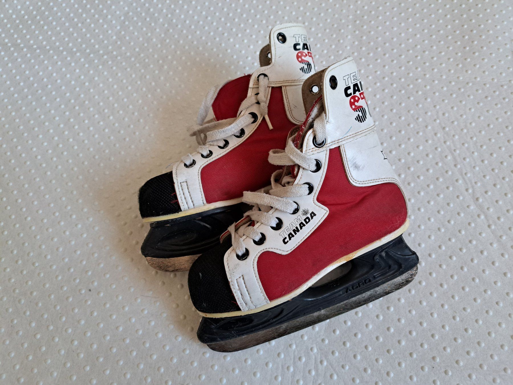Pattini da ghiaccio: Retro Schlittschuhe "Team Canada", Gr. 35 – Usato da Gysenstein venduto da joshuas81