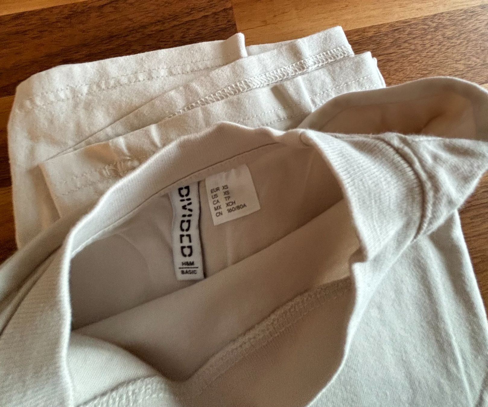 H&M T-shirt: H&M / Oversized T- Shirt / 3 Pack / XS – Usato da Winkel venduto da masrisa 1