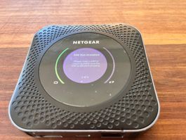 NETGEAR Nighthawk M1 + NETGEAR Aircard + Wandhalterung