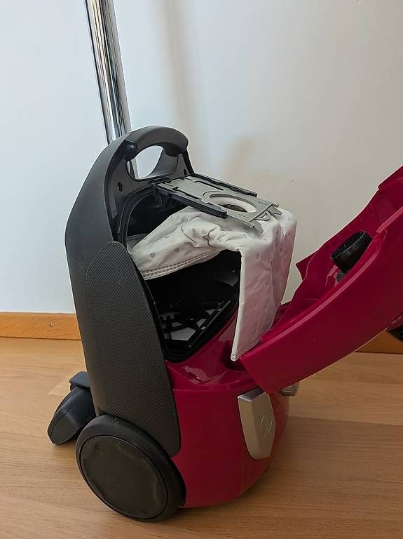 Aspirapolveri & Accessori: Aspirateur Electrolux EasyGo – Usato da Gland venduto da OleksandrB 4