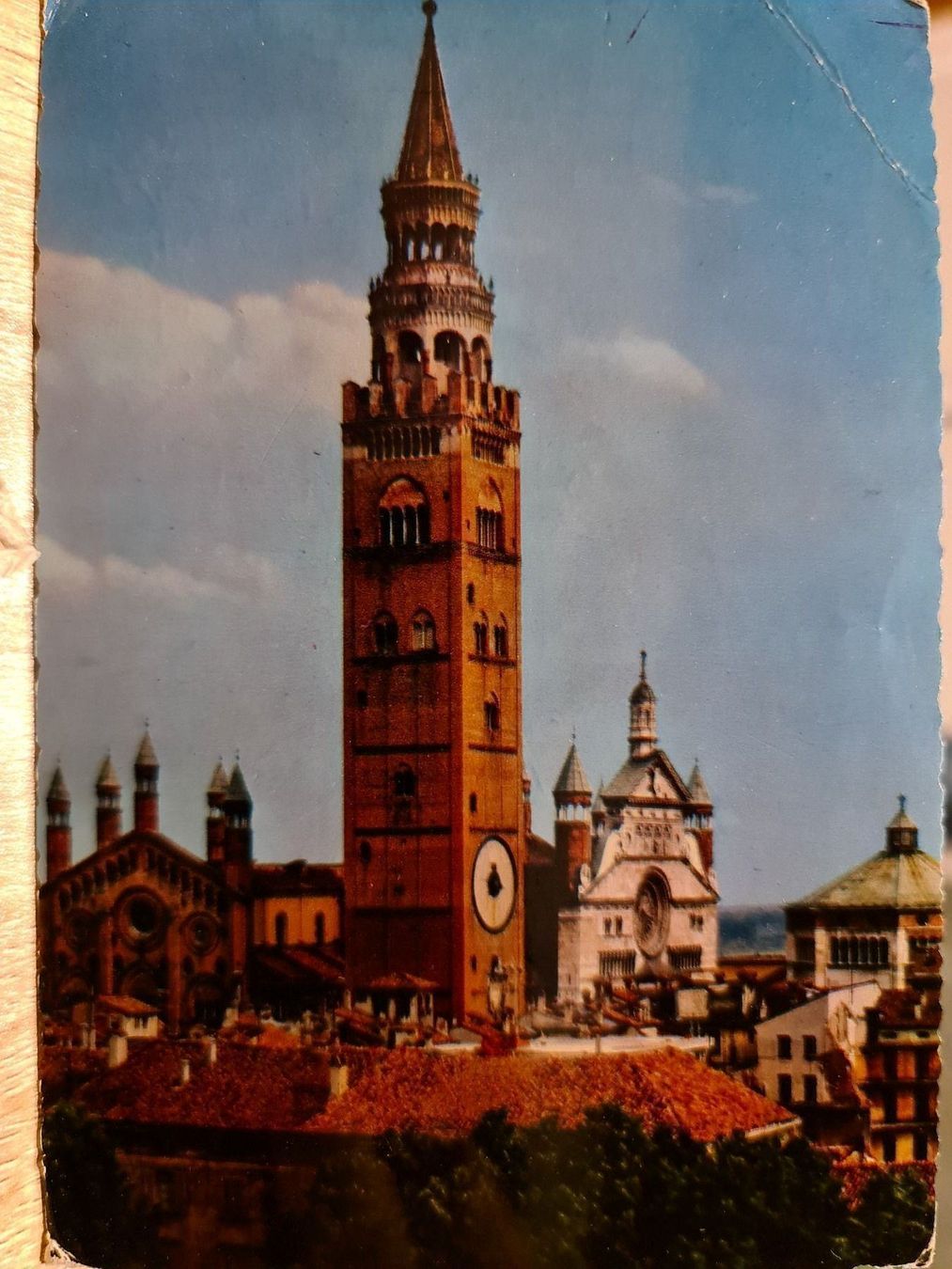 Cartoline postali: Ansichtskarte Cremona The Tower – Usato da Dintikon venduto da Vexi